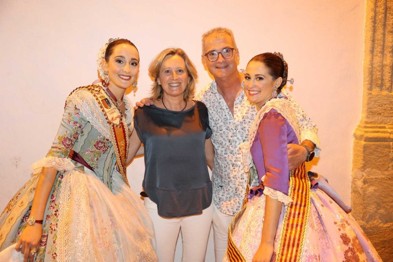 El pregó de Fogueres de Xàbia fa bullir la Plaça de l’Església El pregó de Fogueres de Xàbia fa bullir la Plaça de l’Església